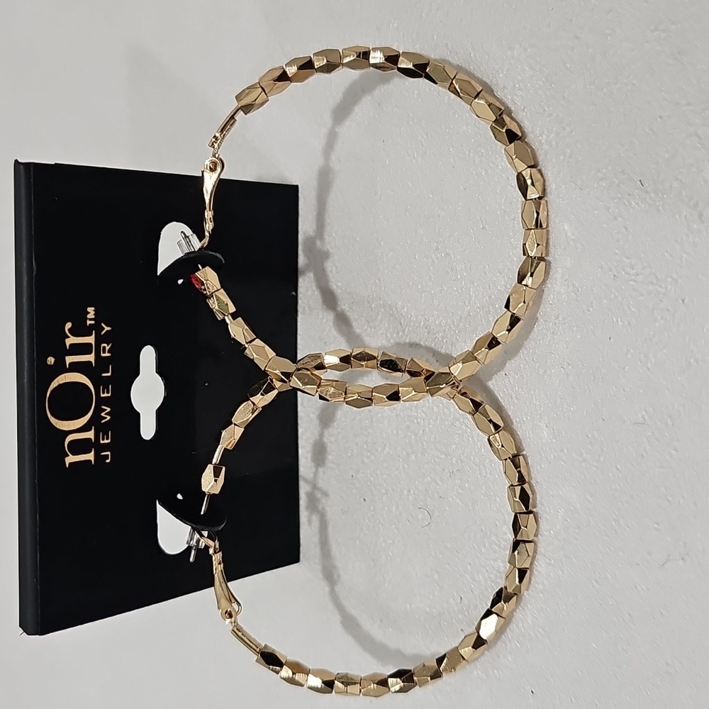 nOir Elegant Diamond Cut Gold Toned Sparkling Classic‎ Neutral Hoop Earrings